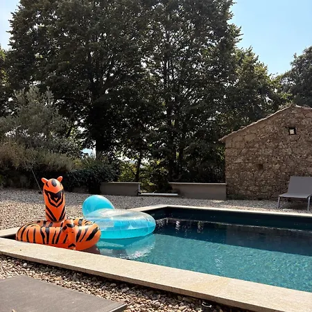 Family House With Pool Tavera