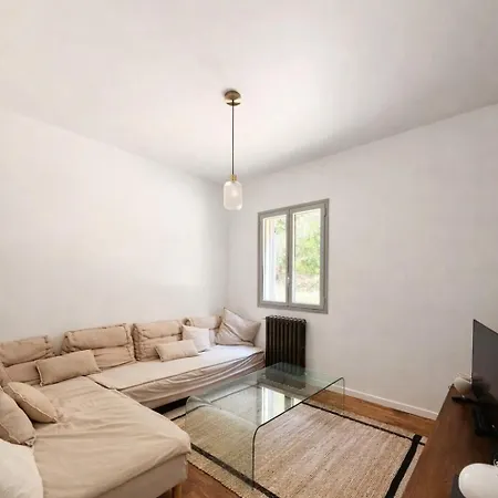 Family House With Pool 펜션 *